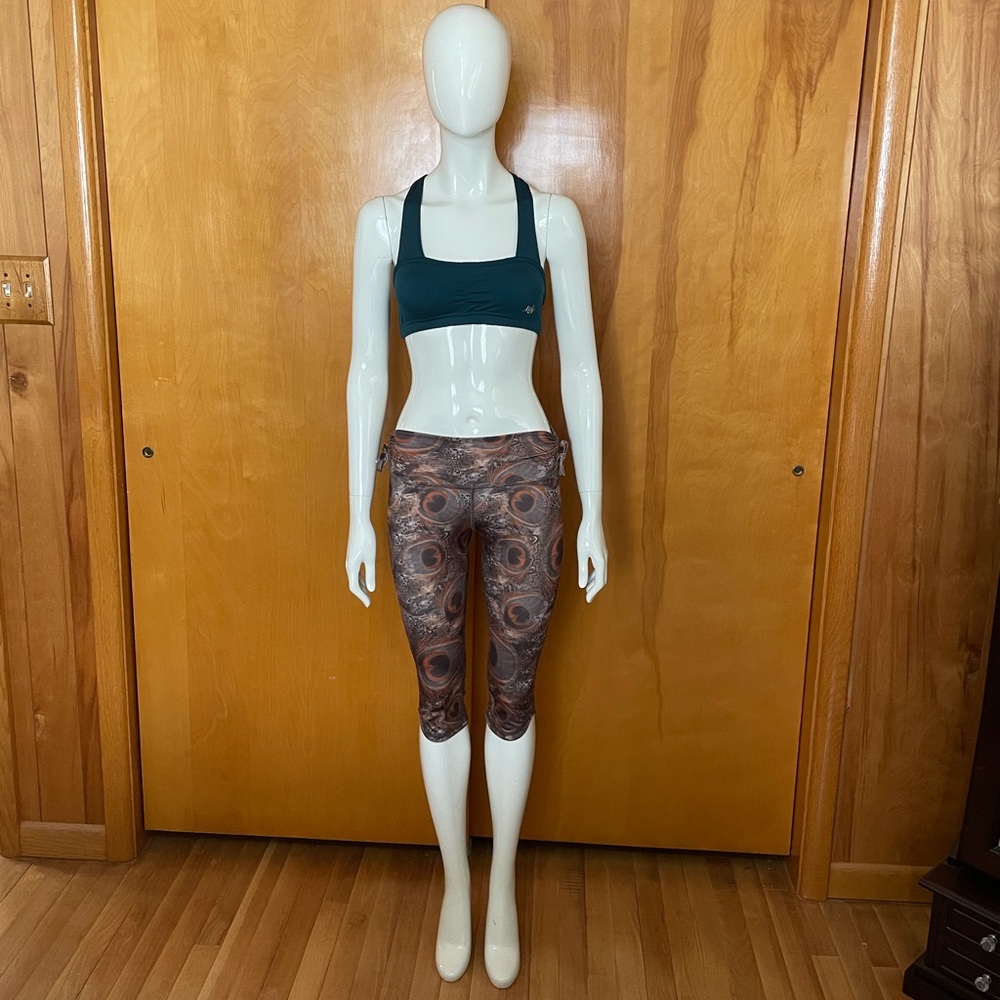 Mika Sports Bra Medium & Capris Small Peacock